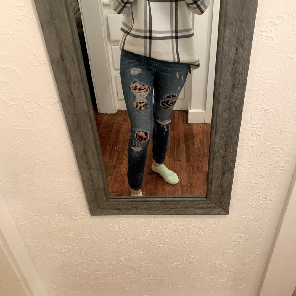 Cute boutique cheeta parched jeans!